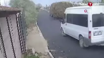 Niğde'de sollama yaparken şarampole devrilen motosikletli ağır yaralandı