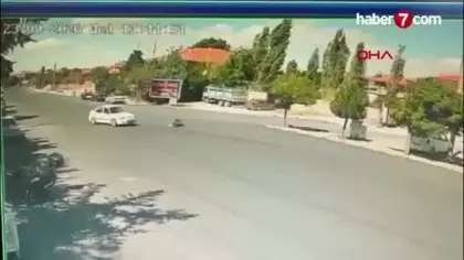 Niğde'de yolun karşısına geçerken otomobilin çarptığı engelli yaralandı