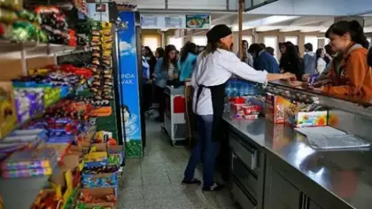 Okul kantinlerinde ezber bozan karar: Bu ürünler yasaklandı! İşte yeni dönemin kuralları