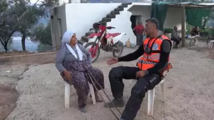 Orman gönüllüsü alevlere daldı, yaşlı kadın ve keçileri kurtarıldı