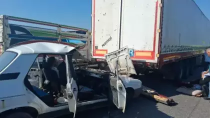 Osmaniye’de otomobil tıra çarptı: 3’ü çocuk 5 yaralı