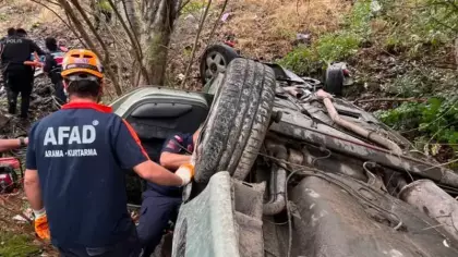 Otomobil dereye uçtu: 1 çocuk hayatını kaybetti, 4 kişi yaralandı