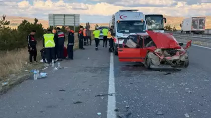 Otomobil TIR'a arkadan çarptı: 2’si çocuk 6 yaralı