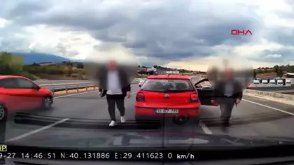 Otomobilin önünü kesen magandaları polis affetmedi rekor ceza kesildi