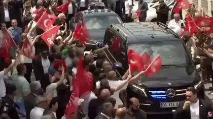 Özgür Özel, CHP'nin makam aracıyla Nevşehir mitingine gitti
