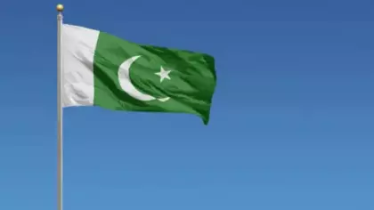Pakistan'da facia! 3 katlı bina yerle bir oldu: Aynı aileden 11 ölü