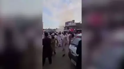 Pakistan'da polis karakolu önündeki patlamada 14 kişi hayatını kaybetti