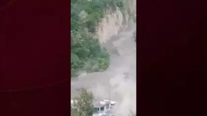 Pakistan'da sel felaketi: Evler saniyeler içinde yok oldu