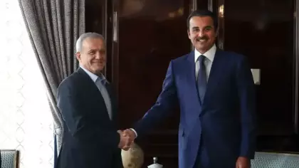 Pezeşkiyan Moskova'da: Katar Emiri ile görüştü