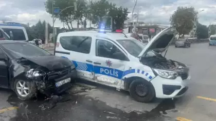 Polis aracı ile otomobil çarpıştı: 2'si polis, 5 yaralı