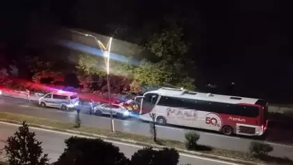 Polis aracına çarpan yolcu otobüsünün şoförü alkollü çıktı!