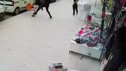 Polisten kaçan şüpheliyi vatandaş yakaladı, o anlar kamerada