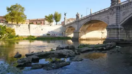 Roma’da Tiber Nehri çekildi, 2 bin yıllık tarih ortaya çıktı!