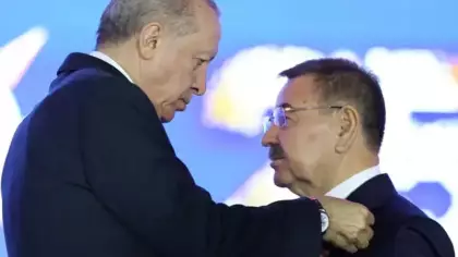 Rozeti Erdoğan taktı, ilk ziyaretİ teşkilata yaptı