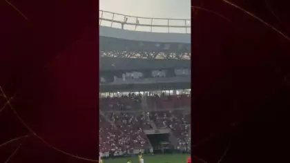 Sahada korku dolu anlar: Dev kamera oyuncuların dibine çakıldı