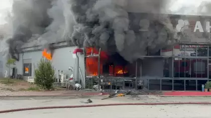 Sakarya'da ünlü şefin restoranında yangın! Çok sayıda ekip sevk edildi