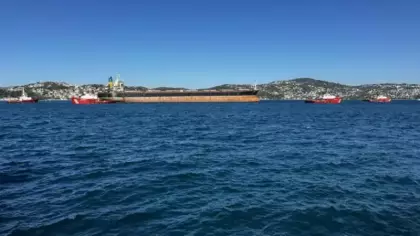 Saldırıya uğrayan gemi İstanbul Boğazı’ndan geçti