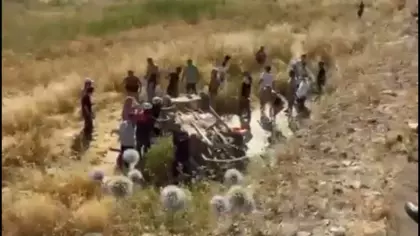 Şanlıurfa’da otomobil şarampole yuvarlandı: Ölü ve yaralılar var