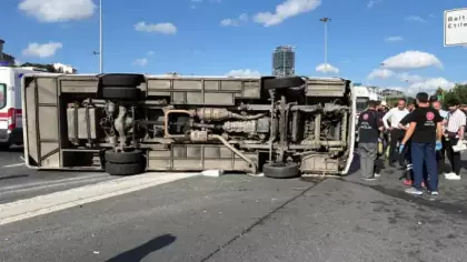 Sarıyer'de korkunç kaza! Yolcu midibüsü devrildi: 13 yaralı