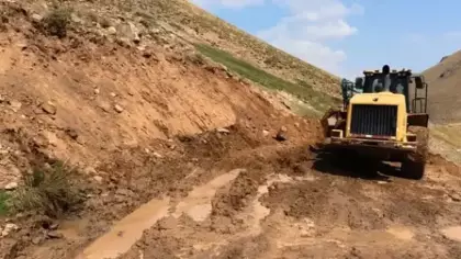 Sel nedeniyle kapanan 14 köy yolu açıldı!