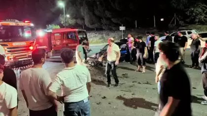 Servis otobüsü ile otomobil çarpıştı: 4 yaralı