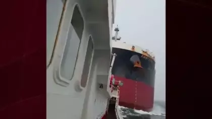 Singapur açıklarında kuru yük gemisi dev tanker Çin’e ait balıkçı gemisine çarptı