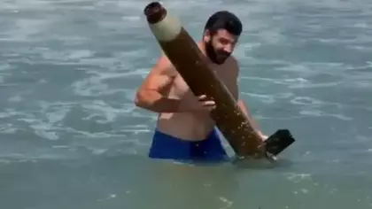Sinop sahilinde şüpheli cisim! Vatandaş eliyle çıkarttı