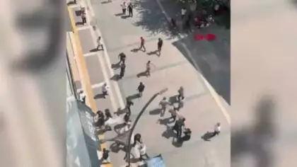 Sokak savaş alanına döndü: Mardin’de tekmeli ve yumruklu borç kavgası kamerada