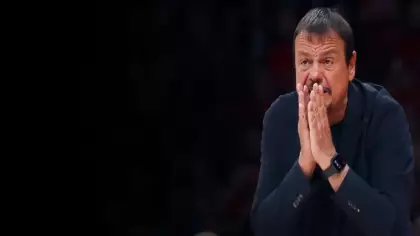 Son maçta yıkıldılar! Ergin Ataman şampiyonluğu ezeli rakibe kaptırdı