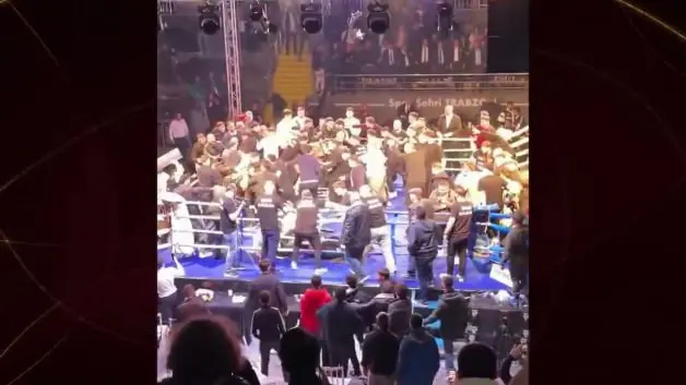 Sonunda bu da oldu! Boks maçında izleyiciler ringde sporcuları dövdü