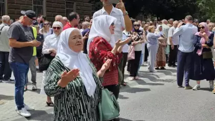 Soykırım kurbanlarının cenazeleri gözyaşlarıyla uğurlandı
