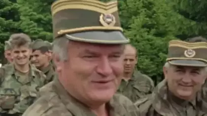 Soykırım suçlusuna askeri tören yaptılar