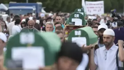 Srebrenitsa'da acı dinmiyor: Kimliği tespit edilen 10 kurban daha defnedilecek
