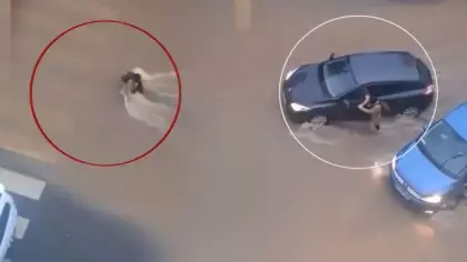 Sultanbeyli'de akıntıya kapılan çocuğu sürücü kurtardı