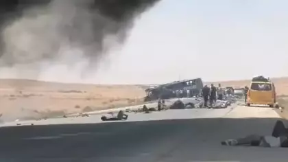 Suriye'de katliam gibi kaza! iki yolcu otobüsü çarpıştı