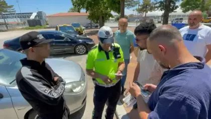 Taksiciler müşteri kılığına girdi, korsan taksiciyi yakalattı