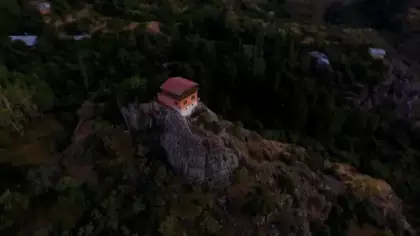 Tam 96 basamaklı, kayalığın tepesinde! Düğün Dernek filminin çekildiği ev satışa çıkarıldı