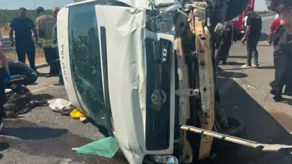 Tarım işçilerini taşıyan minibüs devrildi: Yaralılar var