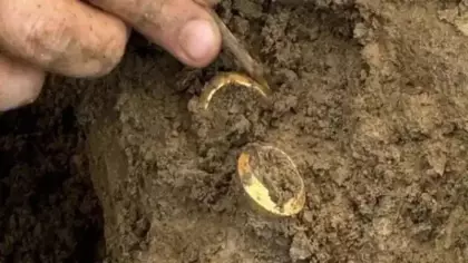 Tarlada bulundu, 2 bin yıllık tarih ortaya çıktı! Altın yüzüklerin sırrı herkesi şaşırttı