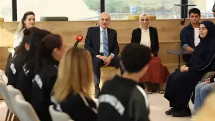 TBMM Başkanı Kurtulmuş, Batman'da gençlerle bir araya geldi
