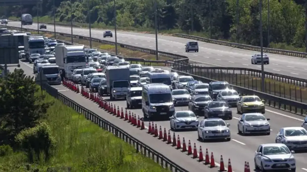 TEM Otoyolu'nu kullanacaklar dikkat! İstanbul yönü trafiğe kapatıldı