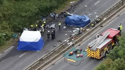 Ters yönde ilerleyen otomobil, polis aracına çarptı: 7 ölü