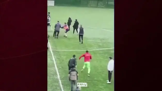 TFF 3. Lig'de küme düşme acısı sahaya tekme tokat olarak yansıdı! Çayeli'nde olaylı gece