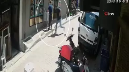 Tıraşını beğenmedi günler sonra berberini bıçakladı: O anlar kamerada