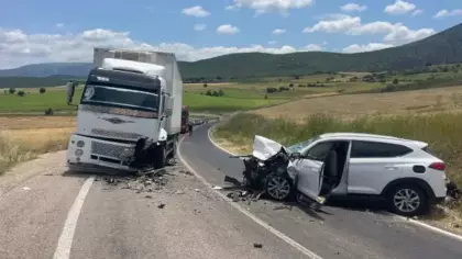 Tokat'ta feci kaza! Kamyon ile cip çarpıştı