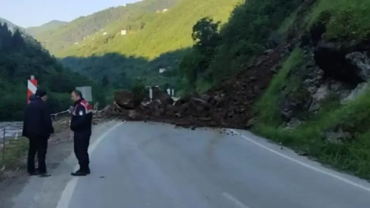 Trabzon-Bayburt yolu ulaşıma kapandı
