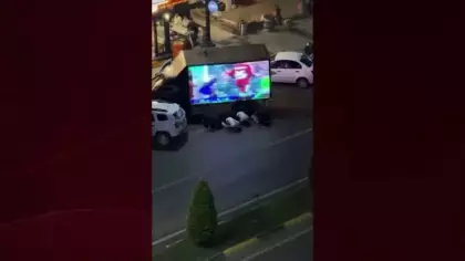 Trabzonspor taraftarları dev ekrandaki Salah videosunun önünde secde etti