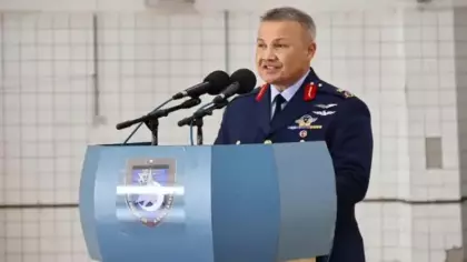 Tuğgeneral Alper Gezeravcı rütbelerini taktı