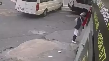 Türk bayrağını sökerek yere atan şüpheli hakkında yeni gelişme!