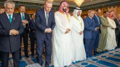 Türkiye-Suudi Arabistan-Pakistan üçlü savunma anlaşmasının ardından cuma namazı...
